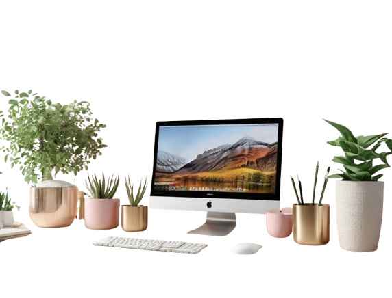 Imagen de Escritorio con un PC, teclado y plantas. De www.estefaniatiradomestre.com