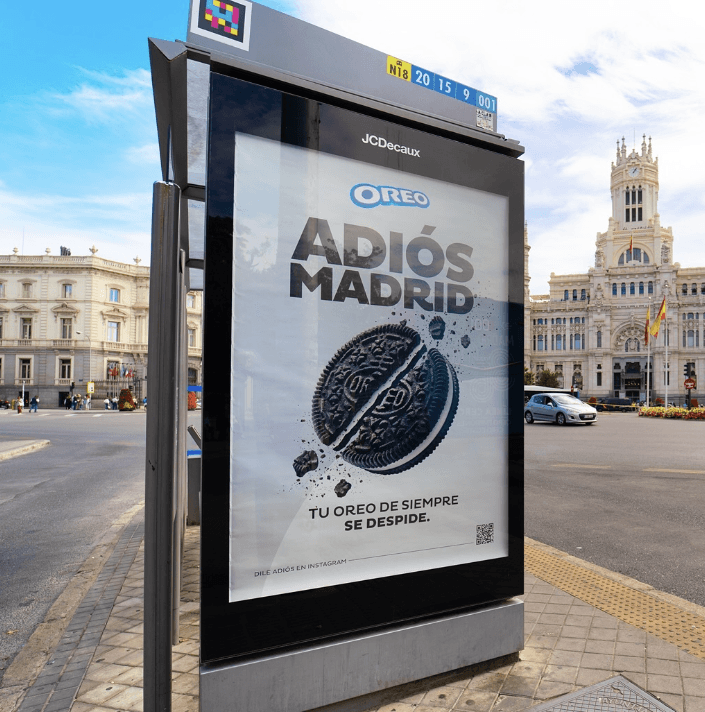 La impactante campaña de marketing de OREO en España 2024🍫 2 Marquesina de La Impactante Campaña de OREO en Madrid enfrente de la Cibeles