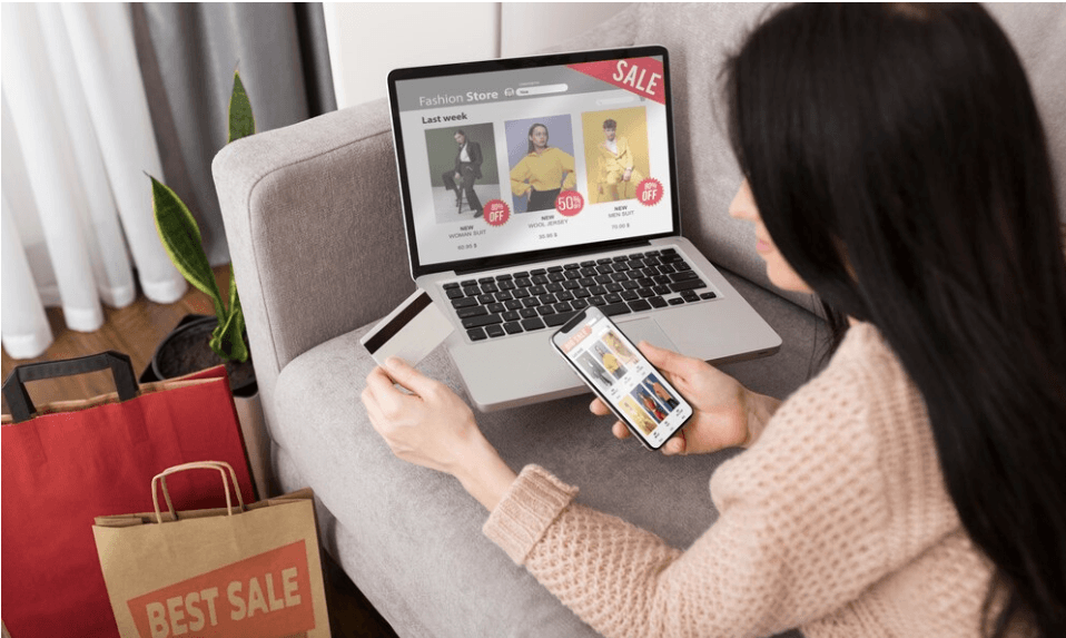 Quién hace páginas web y por qué son necesarias 2 Mujer comprando en Tienda Online - Quién hace páginas web y por qué son necesarias - estefaniatiradomestre.com
