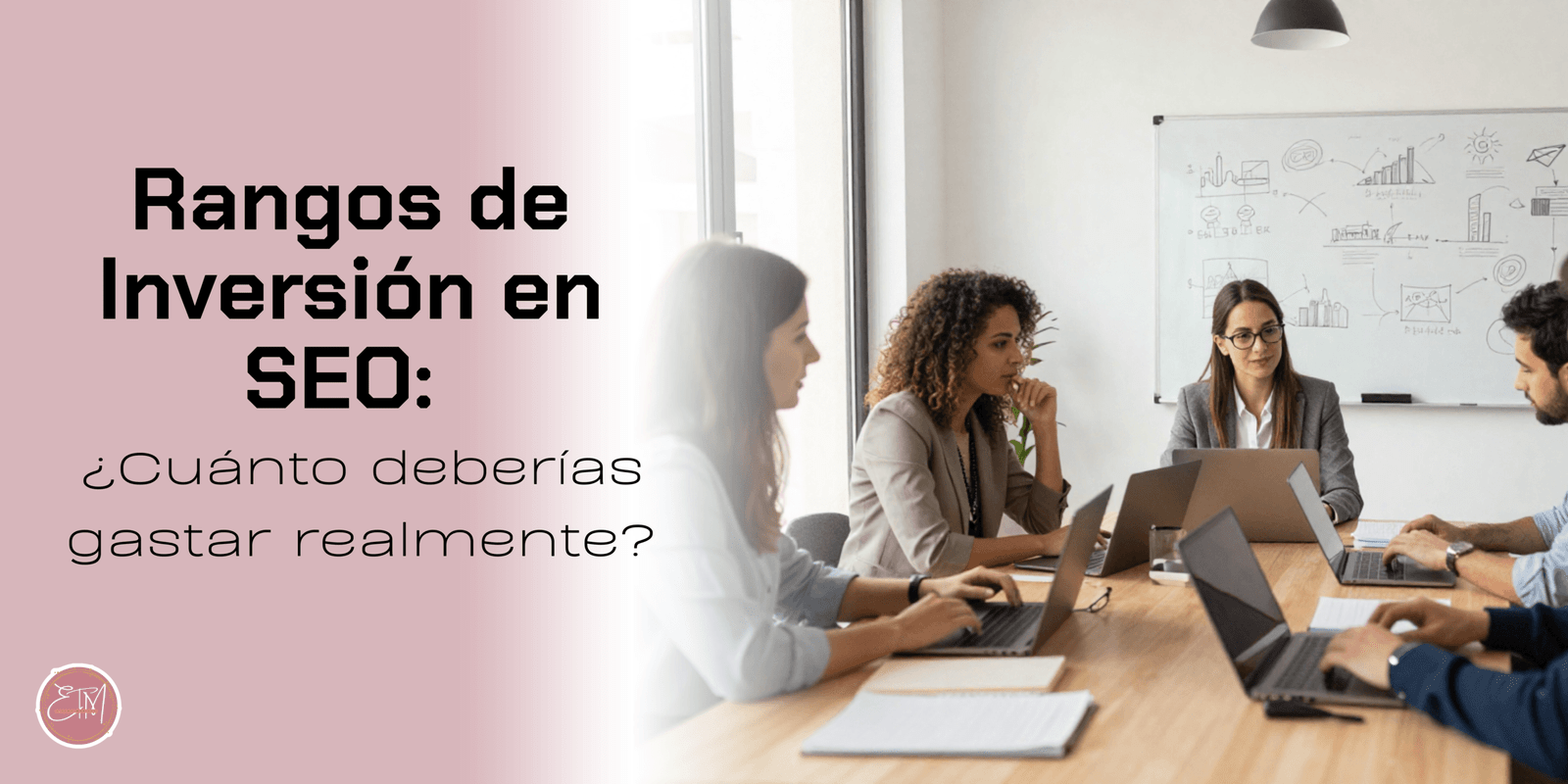 Cuánto deberías gastar en SEO al mes en España 1 equipo de marketing analizando estrategia SEO mensual en oficina moderna - cUANTO DEBERIAS GASTAR EN SEO AL MES